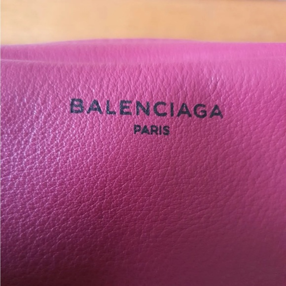 Balenciaga Everyday Camera Logo Crossbody Bag - Picture 2 of 11